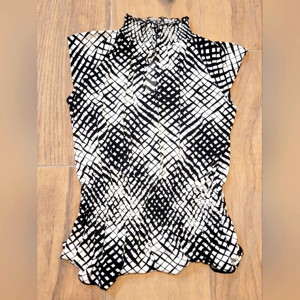 Milano Essintials Black And Whit Top L